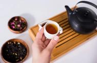 茶性与体质相配合，饮茶也讲究时机